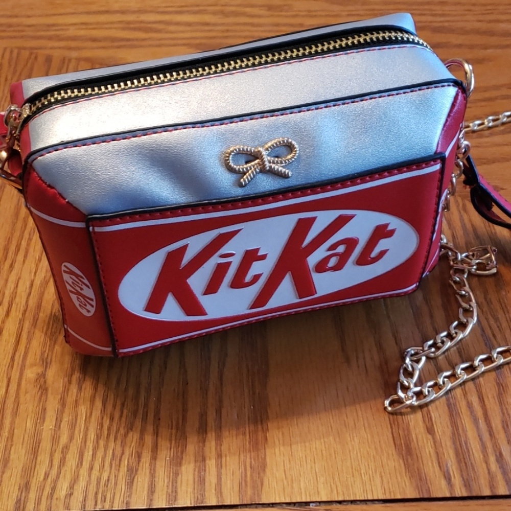 SOLD****Kit kat crossbody bag - Picture 4 of 8